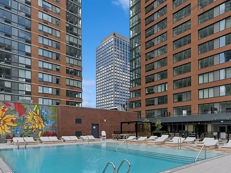 155 Bay St #203 — Photo 1