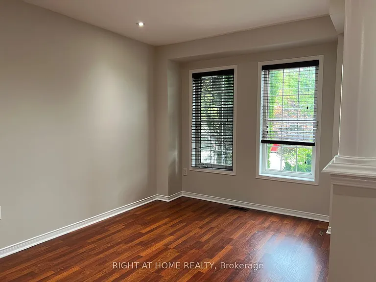 39 Golden Iris Cres — Photo 7