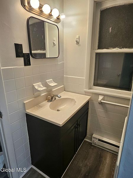 4th image of 850 Union Street
