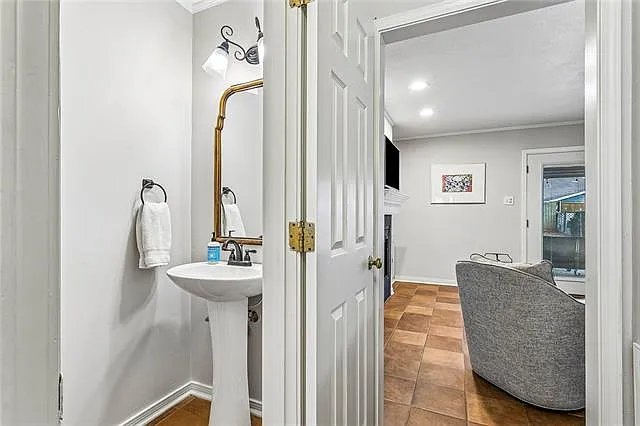 130 Helios Ave — Photo 9