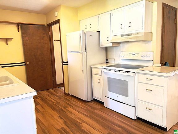 3rd image of 5611 Lorraine Ave