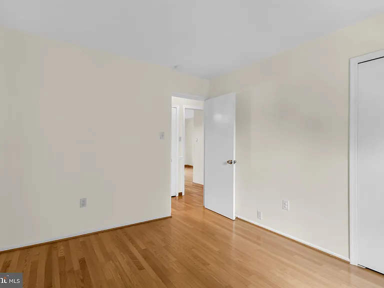 606 Northcliffe Dr — Photo 20