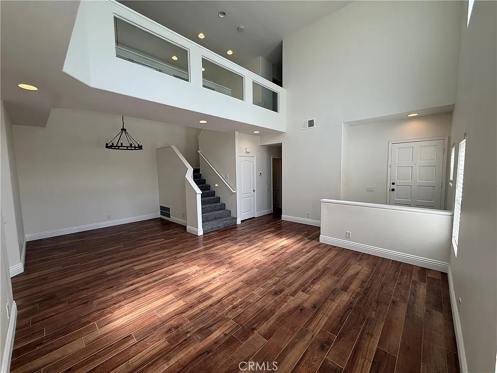 3 bed, 2.5 bath, 1979 sqft, $4,700 — Photo 4