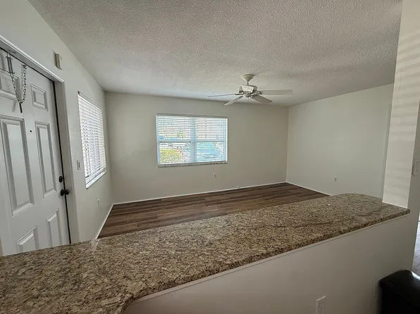 300 35th Ave N #F4, Saint Petersburg, FL 33704