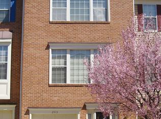 2413 Clover Field Cir, Herndon, VA 20171