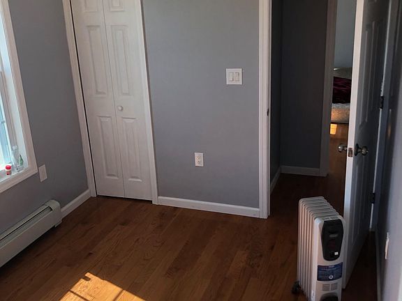 4th image of 48 Francine Dr N