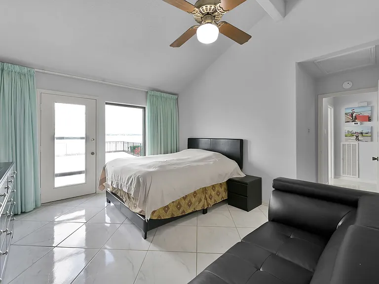 35 Lakeview Vlg — Photo 24