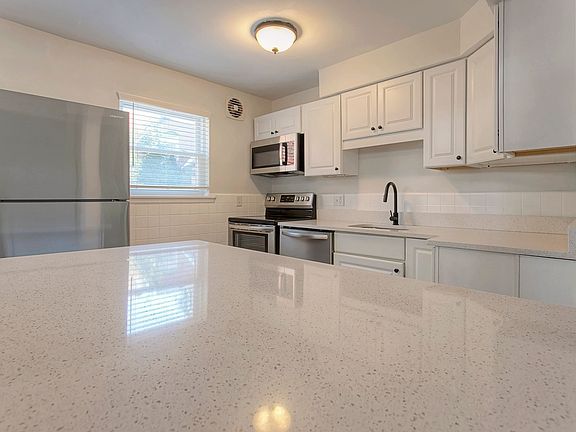 3rd image of 3011 Portsmouth Ave APT 9