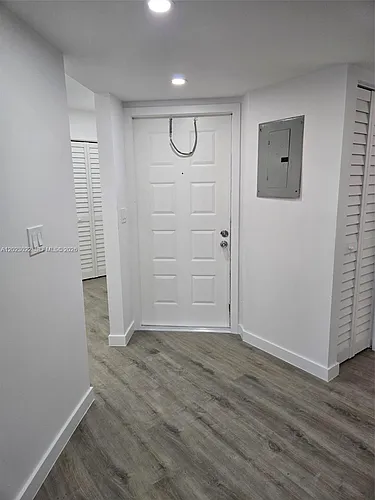 800 Independence Dr Photo 1