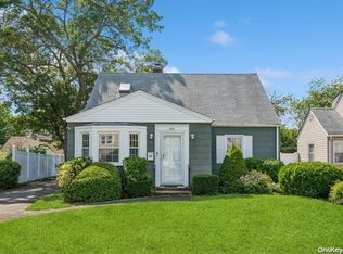 150 Haig Rd, Valley Stream, NY 11581