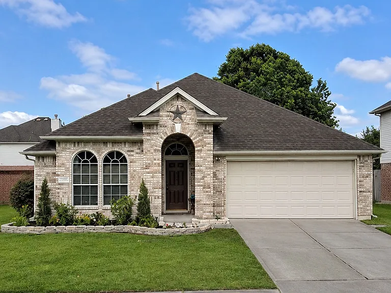 18710 Woodbreeze Dr — Photo 2