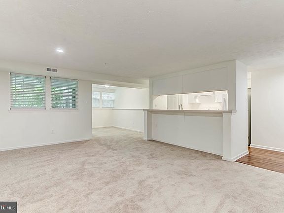 2nd image of 903B Woodbridge Ct #903-B