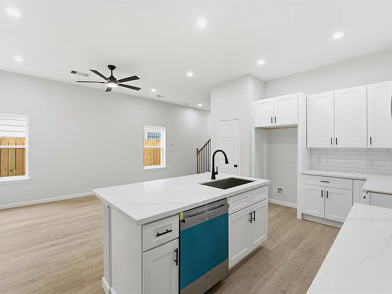4354 Clover St #B — Photo 12