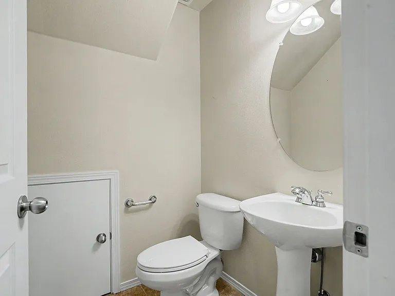 305 Casting St SE — Photo 23