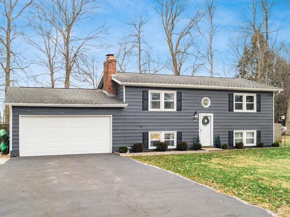 96 Aspen Ln SW, Pataskala, OH 43062