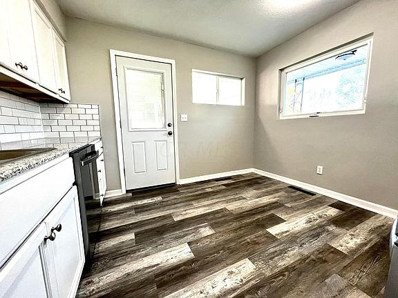 5th image of 2245 Barry Dr