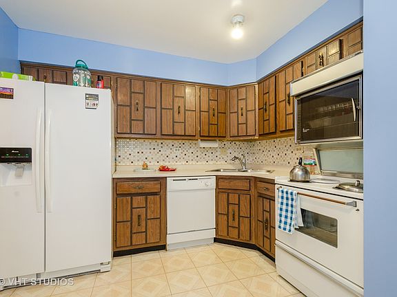 3rd image of 9342 Landings Ln Unit 303
