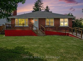 832 Rex Ave, Ottawa, ON K2A2P5