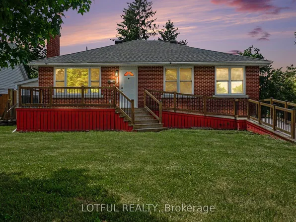 832 Rex Ave, Ottawa, ON K2A 2P5