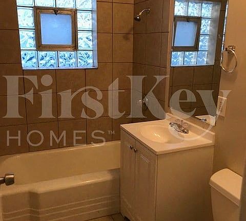 5th image of 701 E 162nd Pl