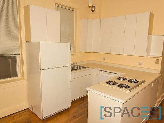 4th image of 1911 W Belmont Ave APT 1R