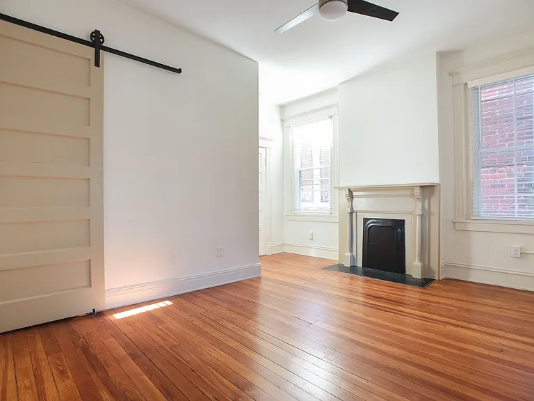 1211 Porter St — Photo 4