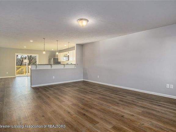 5th image of 4415 Rose Ct