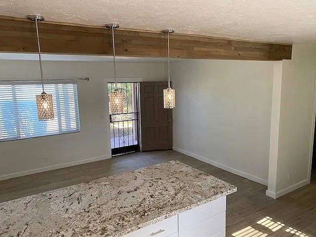 1 bed, 700 sqft, $1,200 — Photo 3