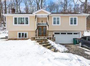 23 Butterfly Ln, Putnam Valley, NY 10579