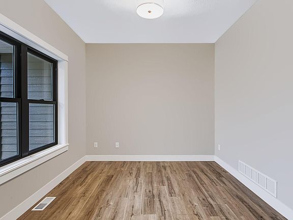 4th image of 1189 60th St