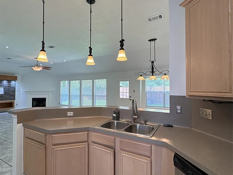 3210 Woodcreek Glen Ln — Photo 9