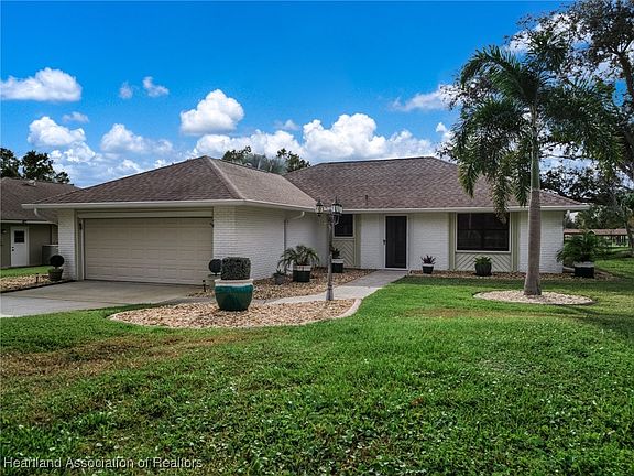 2nd image of 4 Rosewood Dr N
