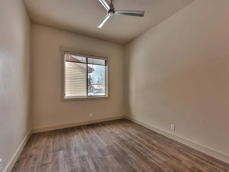 4879 Silver Springs Dr — Photo 9