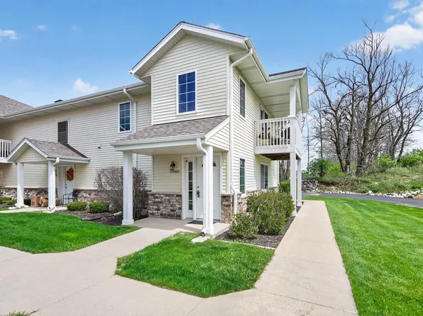 W197N16960 Stonewall DRIVE #12, Jackson, WI 53037