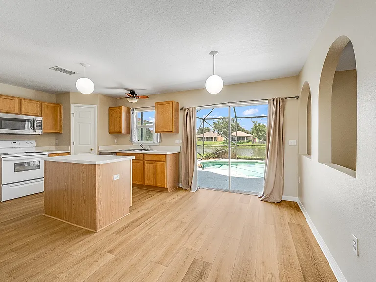 2081 Brookshire Cir — Photo 18