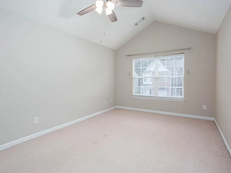 2946 Greyhawk Ln — Photo 16