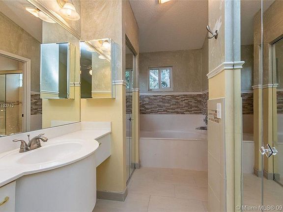 4th image of 11207 Lakeview Dr