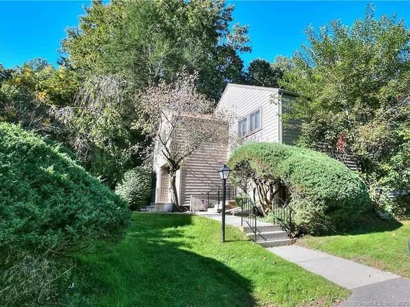 20 Happy Hollow Circle #B, Stratford, CT 06615