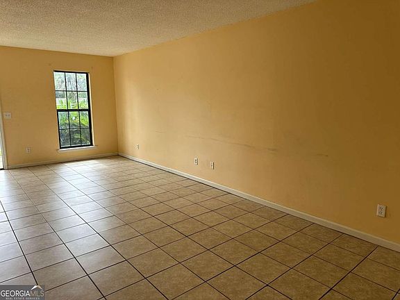 3rd image of 890 E Cherry St #104