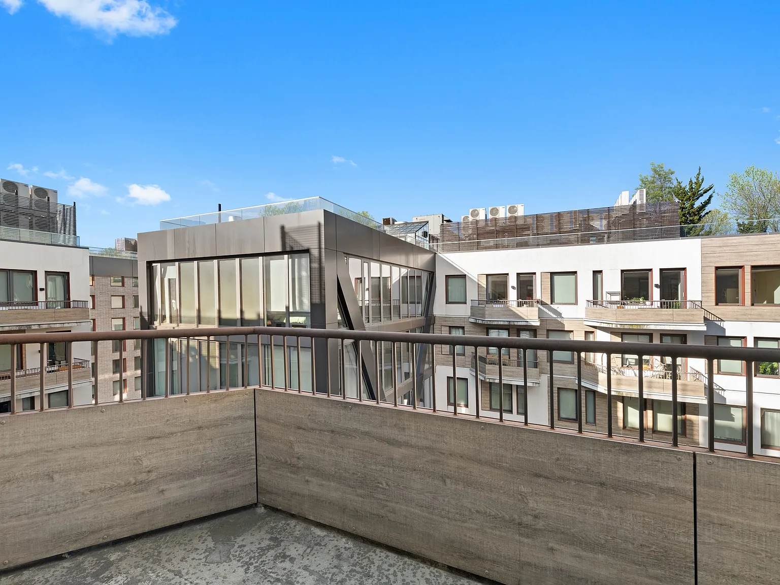 54 Noll Street — Photo 1