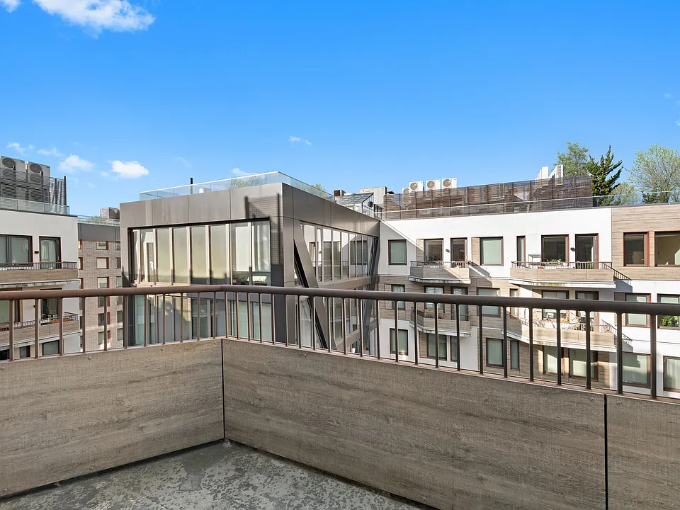 54 Noll St #810