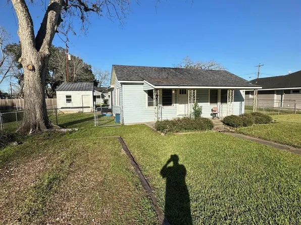329 Lazy Ln, Wharton, TX 77488
