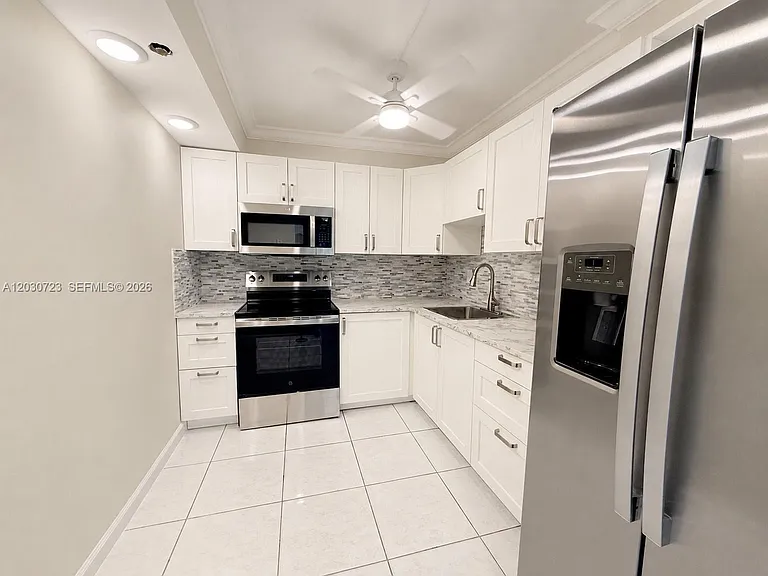 1300 Saint Charles Pl #303 — Photo 12