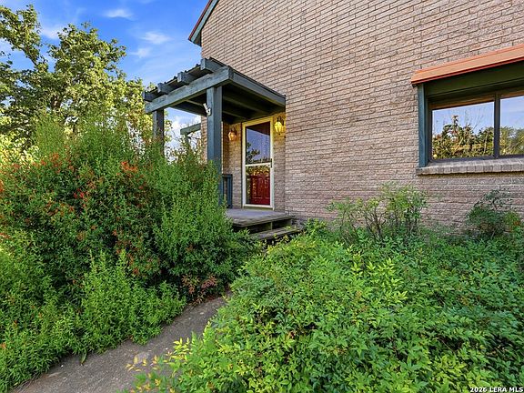 4th image of 213 Cardinal Ln