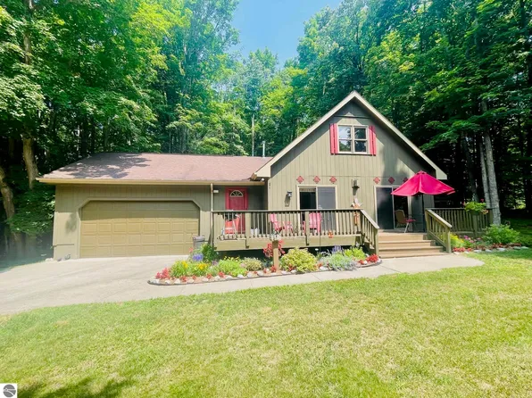 5477 Valley Wood, Bellaire, MI 49615