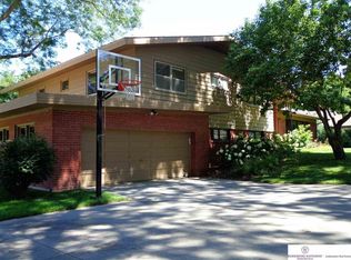 8602 Hickory St, Omaha, NE 68124