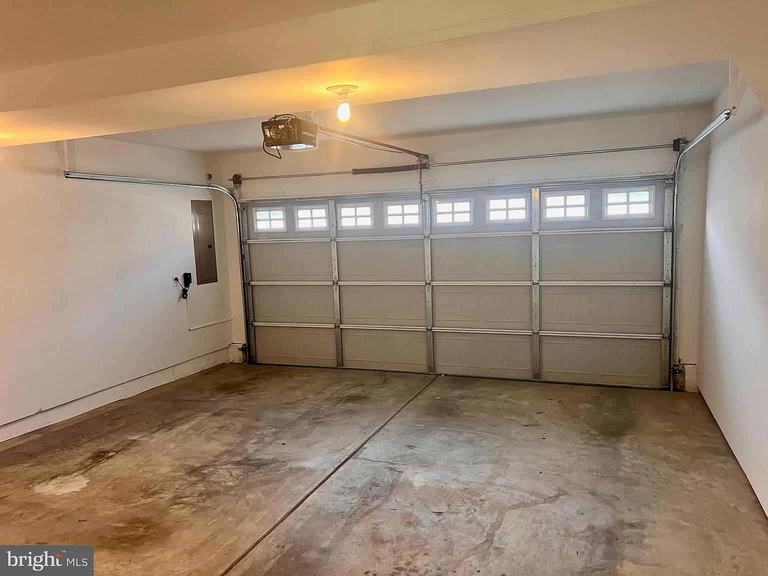3 bed, 2.5 bath, 1925 sqft, $2,600 — Photo 4