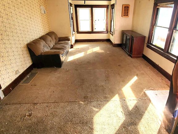 2nd image of 406 N 8th St