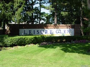 25 Villanova Ct, Ridge, NY 11961