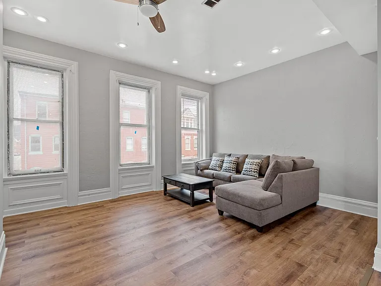 1137 Sheffield St — Photo 12